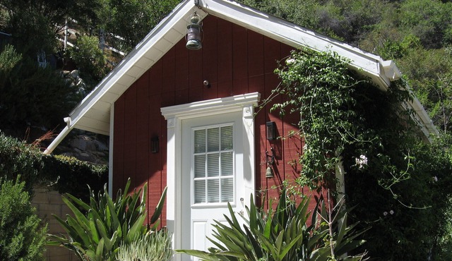 Super Cute Tiny House in the Canyon