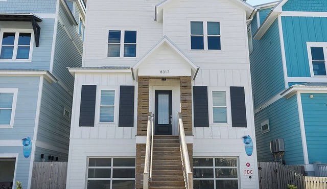 "Surf Shack" Luxury Beachfront in Panama City Beach with Private Pool, & Game Room!