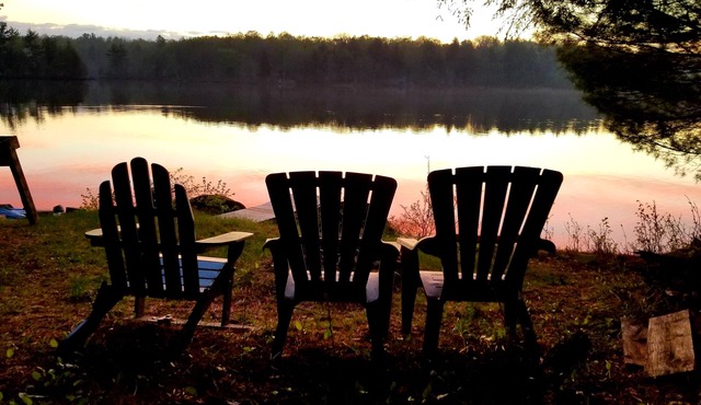 The Birches - Large 3 Bedroom Cottage on Torsey Lake, Mount Vernon ME