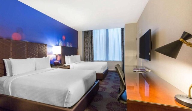 The Chicago Hotel Collection, Mag Mile, Deluxe Double Queen - Premium Option