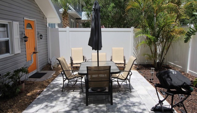 The Cottage, Very Close To Siesta Beach. Pet Friendly