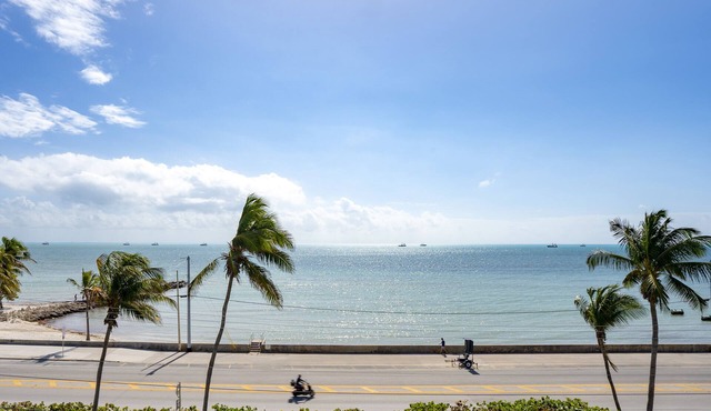The Crown Jewel of La Brisa 2 bdrm Monthly Spectacular ocean views.