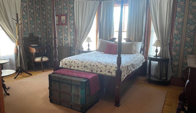 The Cummings Room - Queen Bed - The Guilford Bed & Breakfast