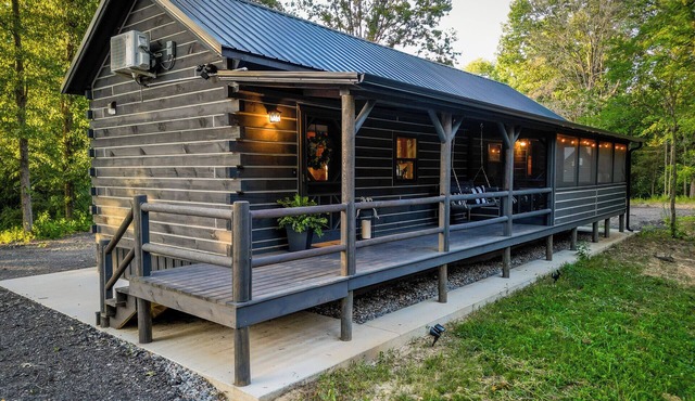 "The Fieldhouse" Luxury Tiny House close to Oasis sports complex!