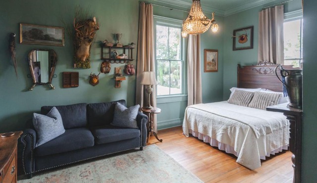The Gilded Lady- The Gentleman's Room