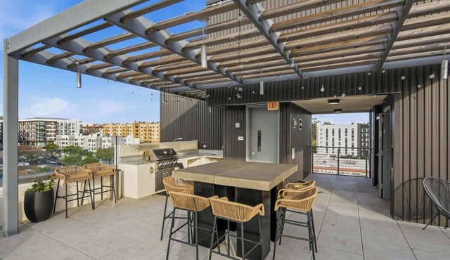 The Groovy Getaway w/Rooftop Views – Heart of San Diego