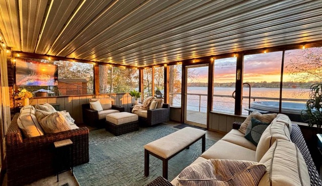 The Ridge Lake Front Hot Tub KayakPvt Dock