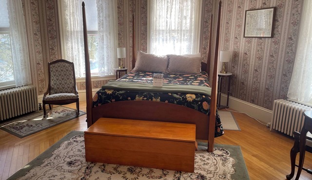 The Rose Room - Queen Bed - The Guilford Bed & Breakfast