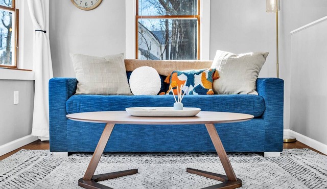 The Saco Suite - Downtown, Dog Friendly, Sleeps 4, Walk to Bars & Restaurants!