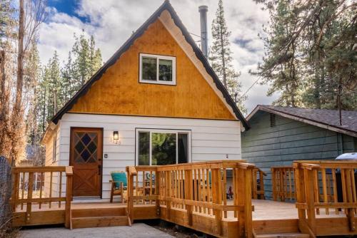 The Teddy Bear Cabin! Large Patio!