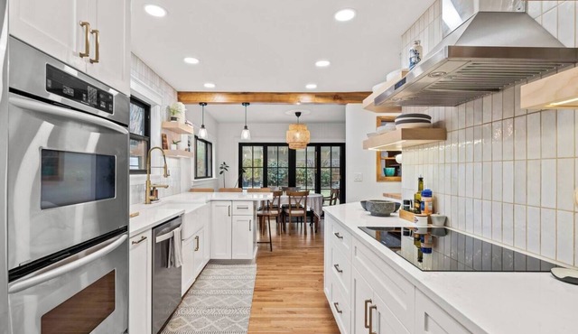 This home is at the doorstep of Camel’s Back Trails in Boise. Three comfortable beds and two full baths makes it perfect for families. The back patio offers seating, a grill, firepit, and views of the mountains.