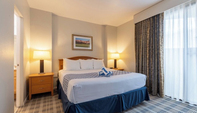 Three-Suite Desert Getaway! Kitchen, Pools & Tennis Court! Free Parking!