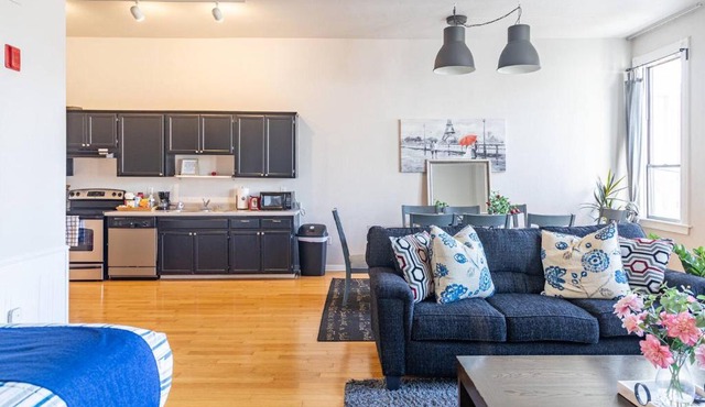 Top Floor Conv Center Free Parking 4 Beds