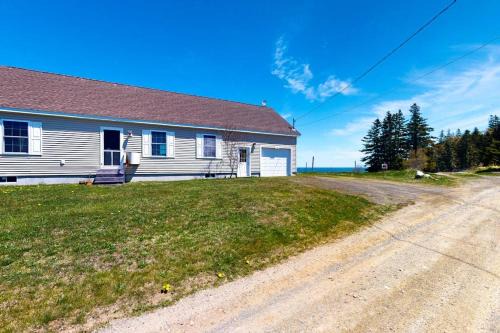 Tranquil getaway on the coast with beach access, ocean views, & screened porch