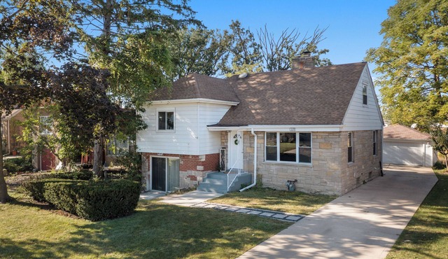 Unique Home in Maywood - 5 Bedroom