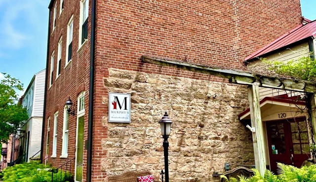 Unique wine cellar suite in the heart of Downtown Hermann!