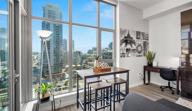 Unobstructed Downtown High-rise Studio with View in the heart of Gaslamp SD