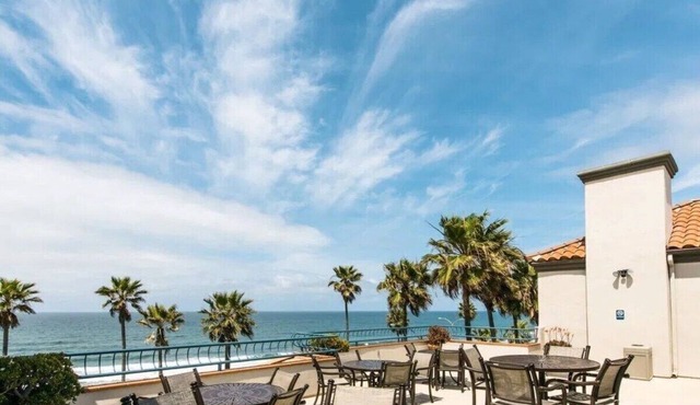 Unwind In Premium Beach-front Resort with Panoramic Ocean Views. 1Bd w/Balcony