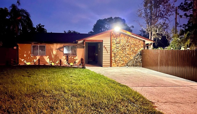 Vacation Home With POOL and BBQ Near Anna Maria Island