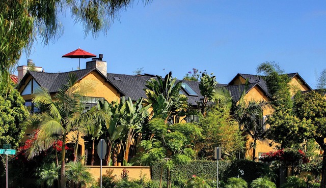 VIEWS! LUXURY! ROOFTOP JACUZZI WITH GOLF-CART &WEEKLY MAID Tuscany on the Bay