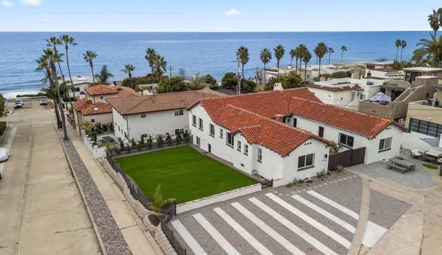Walk to Beach La Jolla Studio, Parking, EV charger