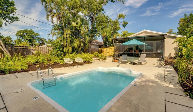 Walk to the Bay: Family-Friendly Oasis in Sarasota