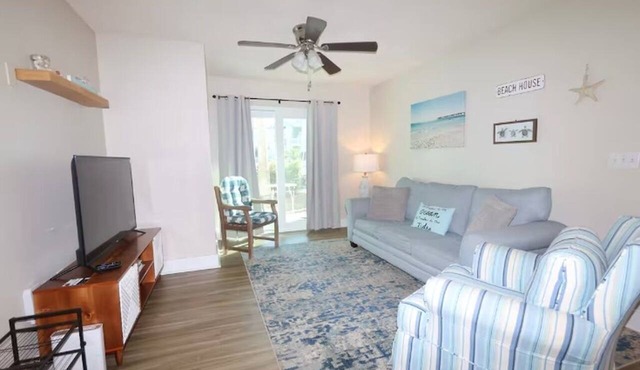 Walk to the beach/Pool/In the heart of Destin!