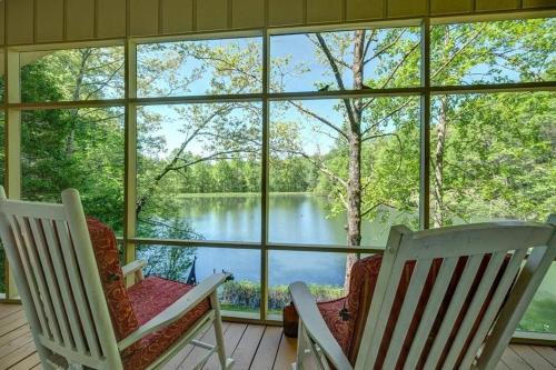 Waterfront cabin in the woods