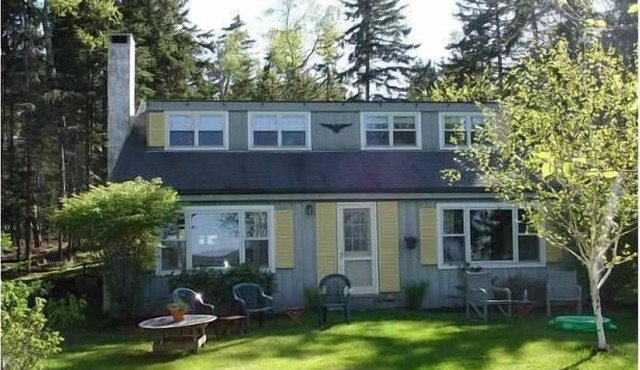 Waterfront Maine cottage on Frenchmans bay, steps to dock