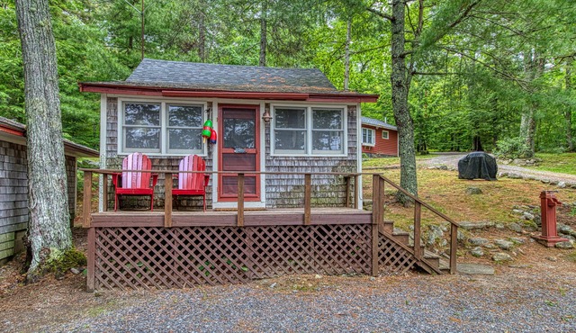 Waterfront shingled cottage with shared boat dock - near Acadia