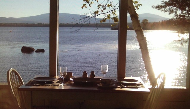 Welcoming 4-bedroom waterfront cottage with WiFi in charming Byron private beach