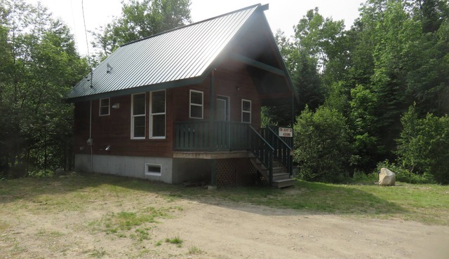 Well equipped 3-bedroom chalet in Andover Maine including AC, WiFi.