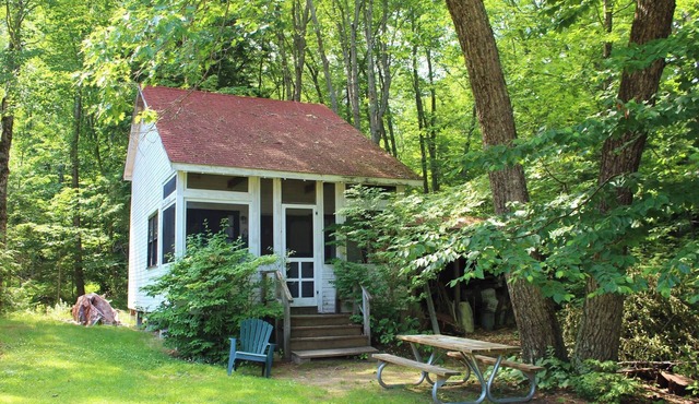 Willow Cottage-Private Beach-Pets Welcome - Round Table Lodge, Sebago, Maine