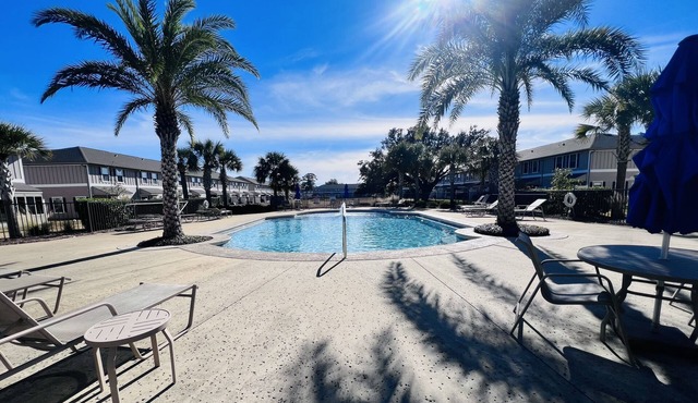 WINTER SPECIAL! Seaside Serenity Pool Oasis w King Bed