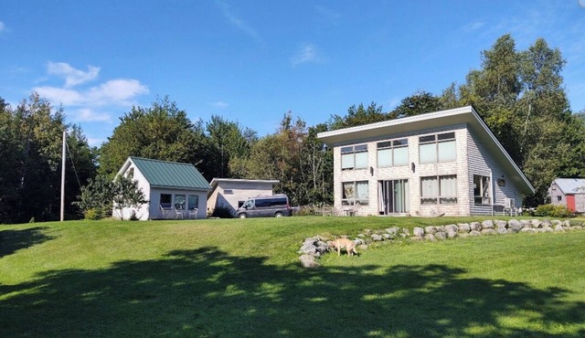 Wonderful Compound in lovely South Blue Hill with WiFi, AC . Has Guest House!