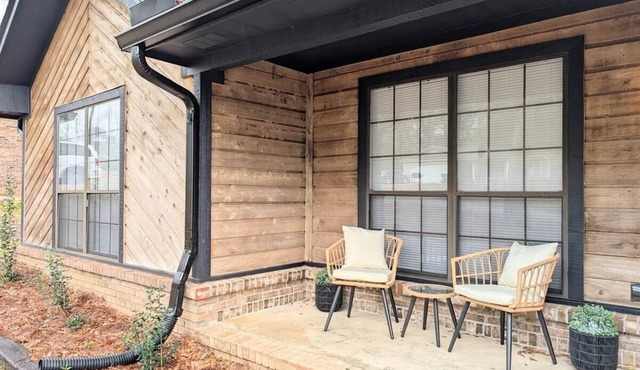 Woodland Retreat 3 BR/2 bath home 5 min to base and downtown