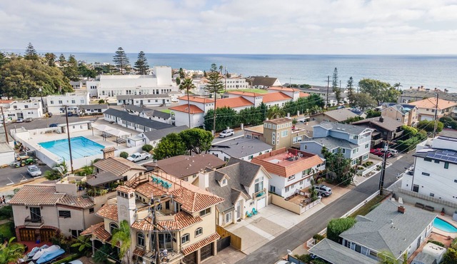 Your "Carlsbad Cottage" Awaits! Steps from beach!