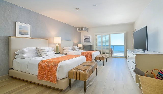 Your Home Away From Home! Horizon View, Beachfront Property, Onsite Pool