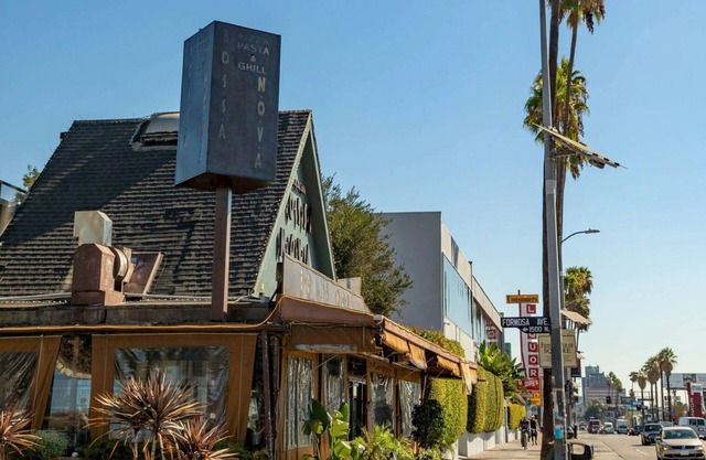 Elegant Hollywood 1BR w/ Pool, walk to metro, restaurants, by Blueground