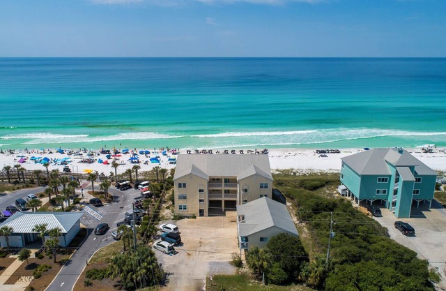 Lovely GULF FRONT unit with amazing Beach Views from the balconies of LR and MB!
