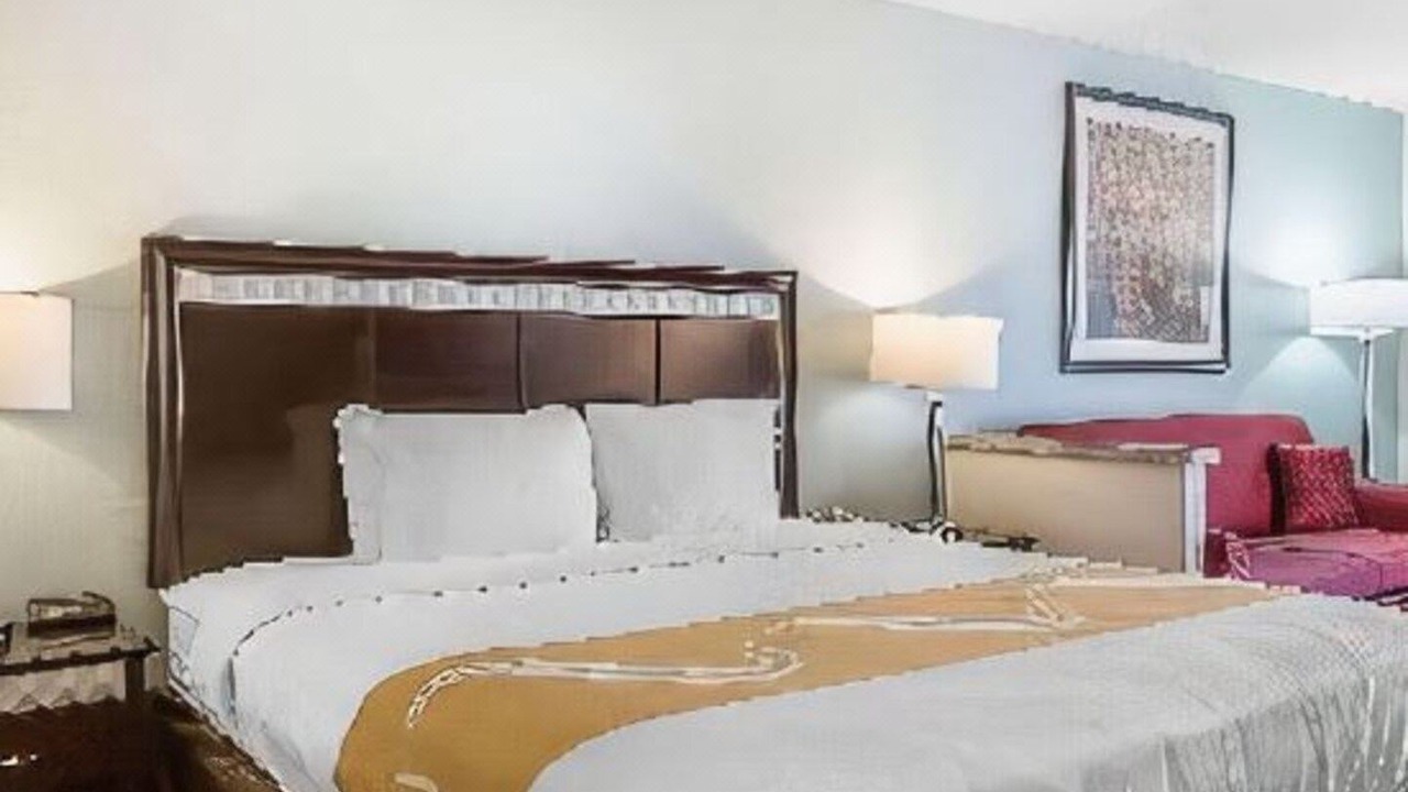 Photo of Bedroom in Lake Forest