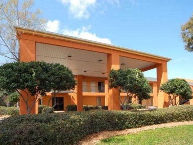 Photo of Buildings in Northwest Pensacola