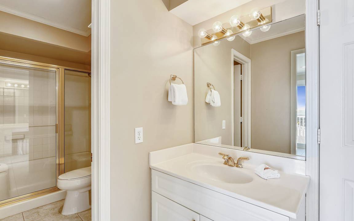 Photo of Bathroom in Holiday Isle