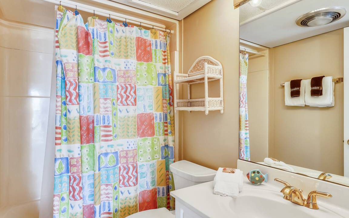 Photo of Bathroom in Holiday Isle