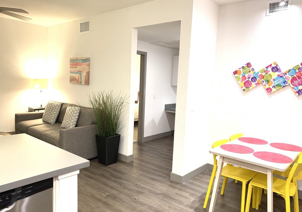 Photo of Livingroom in Platinum Triangle
