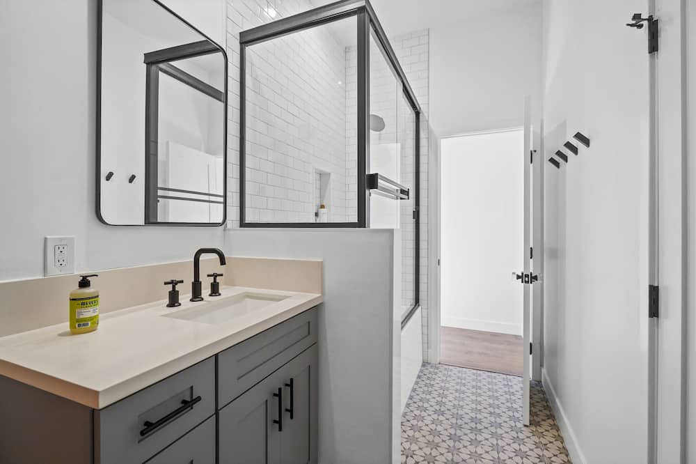 Photo of Bathroom in Crenshaw