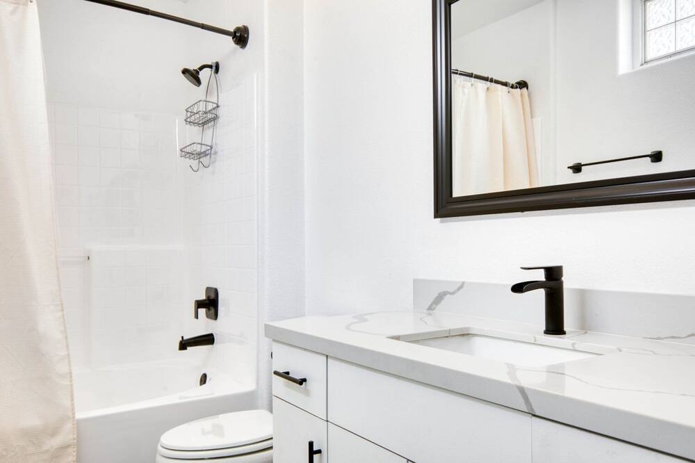 Photo of Bathroom in Mar Vista