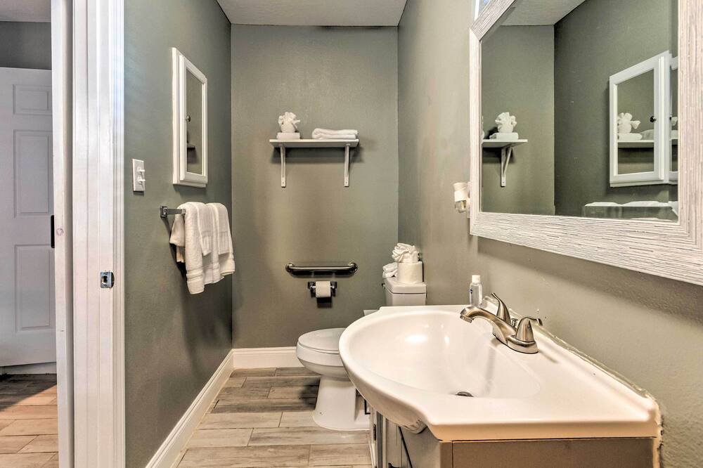 Photo of Bathroom in Northwest Pensacola