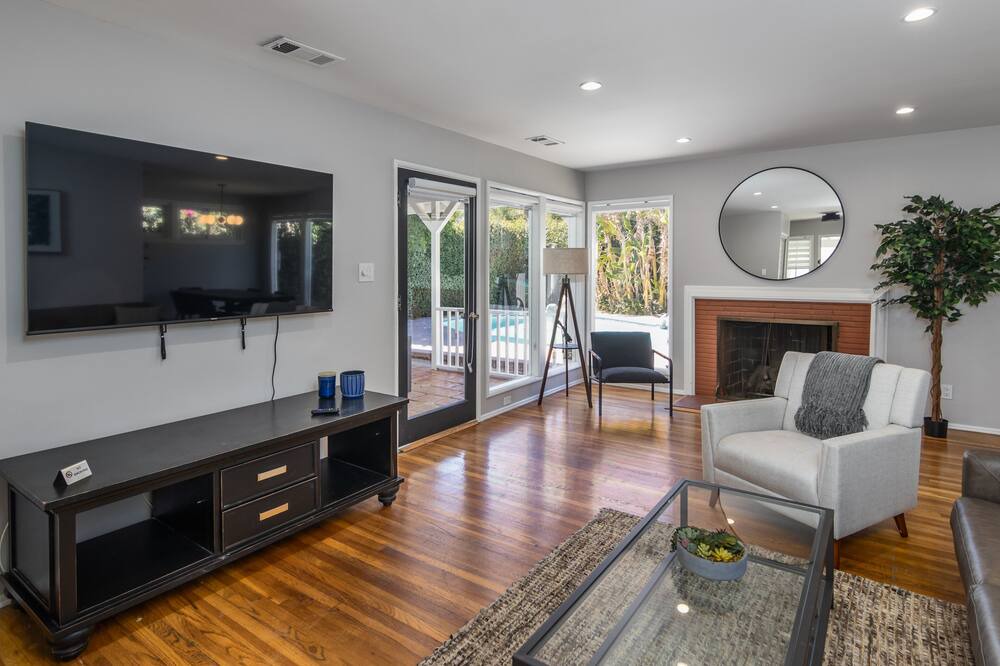 Photo of Livingroom in Sherman Oaks