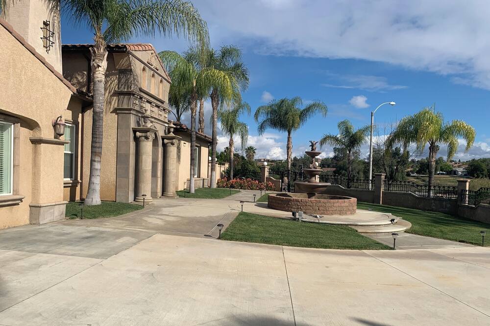Photo of Outdoor in Alessandro Heights